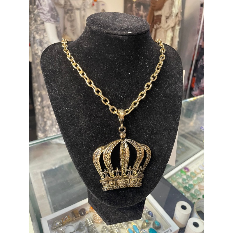 COSTUME RENTAL: Z246A crown necolace rental