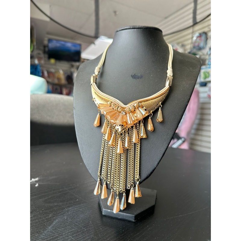 COSTUME RENTAL: Z253 necolace rental