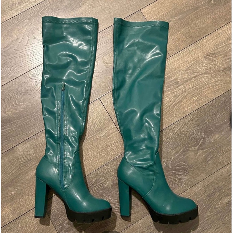 SHOE RENTAL – Z441 Women’s Green Platform Boots Size 8