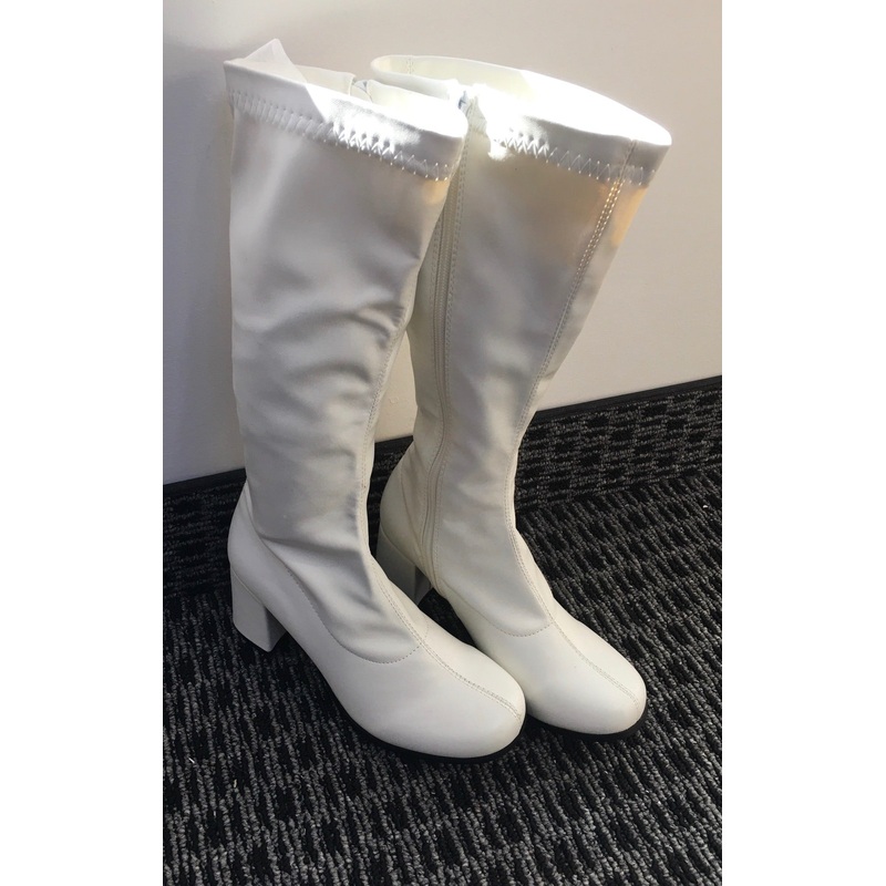 SHOE RENTAL – Z59 Women’s Go Go Boots White Flat Size 5-6